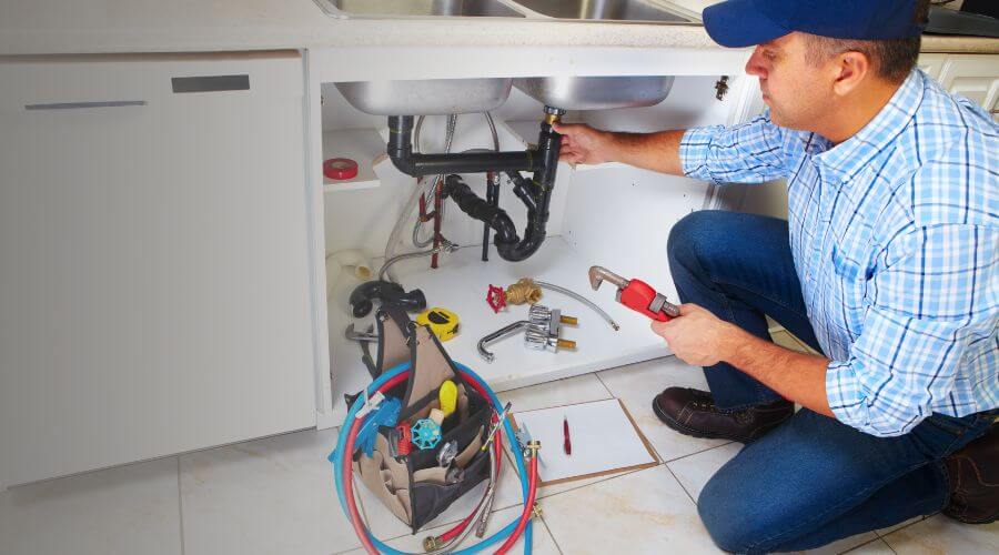 Expert burst pipe repair services in Long Grove, IA